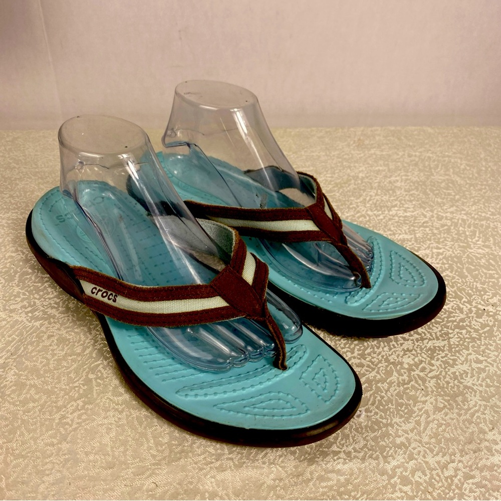 Crocs Flip Flops  Blue Brown Suede Unisex Women’s Sz 11, Man Size 9.5 Sandals